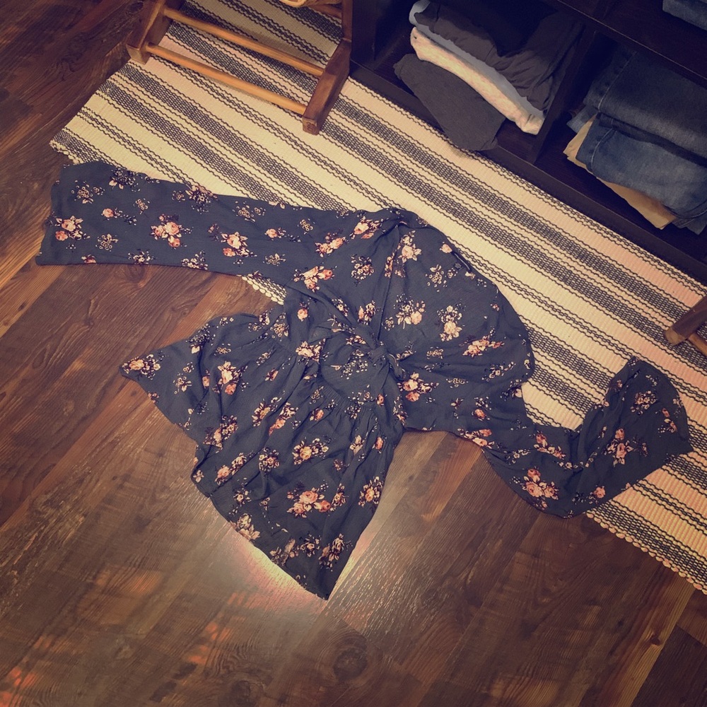 Super cute American Eagle Blouse!